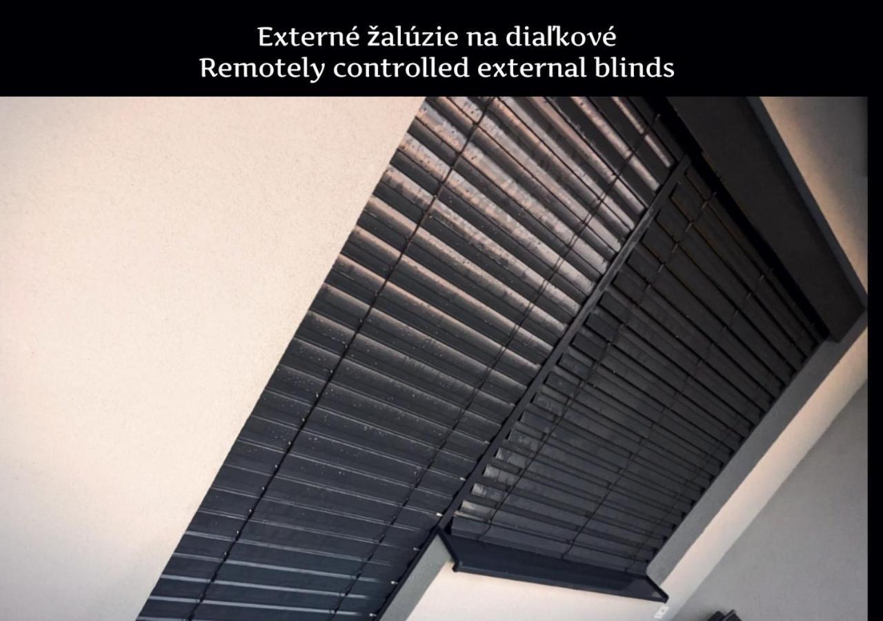 E2 Luxury Oldtown Apt - 2X Parking, Foodstore, Pcscreen, Netflix, Unlimited Music, Crib, Babychair, Fastwifi, Aircon Košice Eksteriør billede