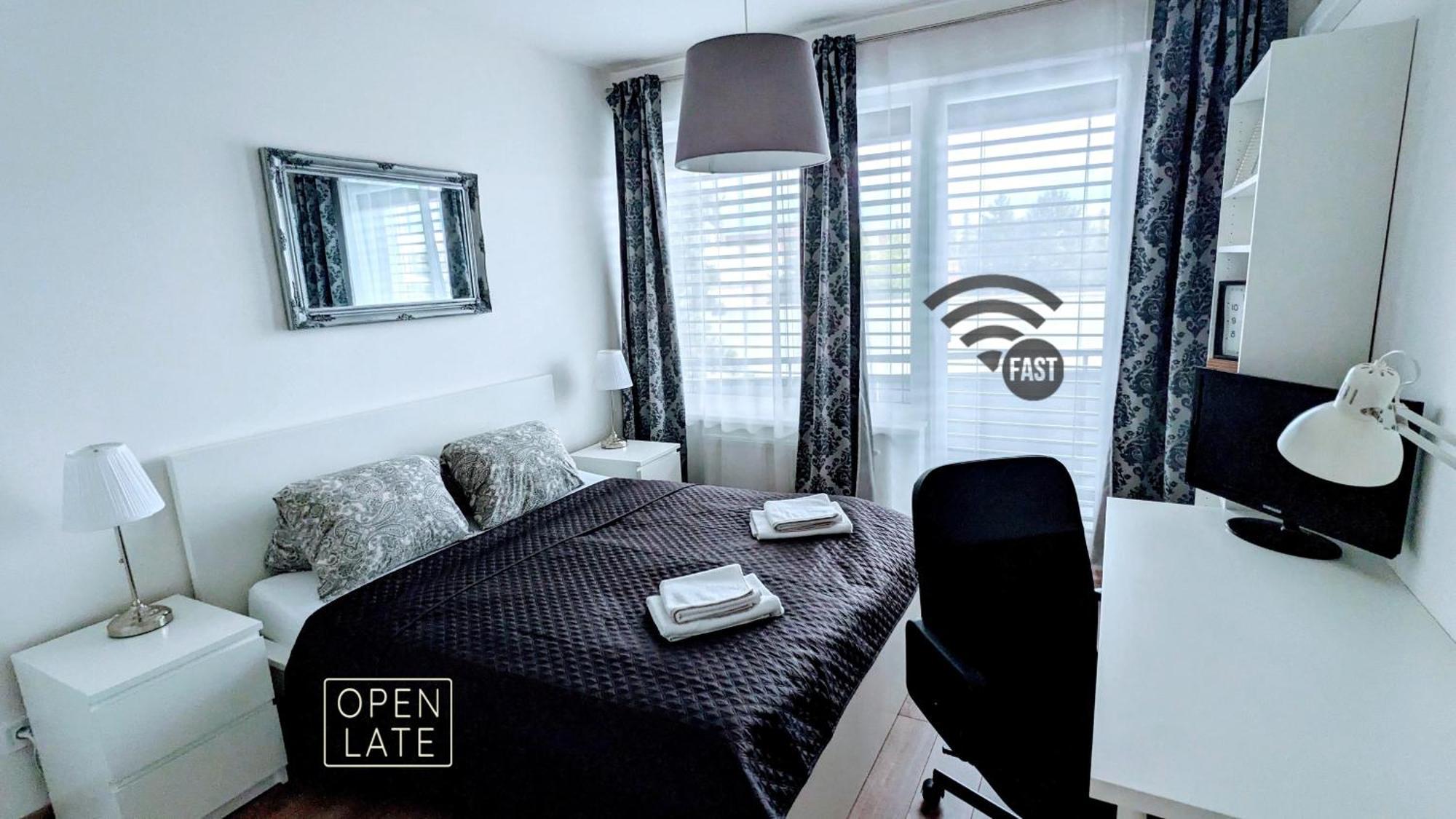 E2 Luxury Oldtown Apt - 2X Parking, Foodstore, Pcscreen, Netflix, Unlimited Music, Crib, Babychair, Fastwifi, Aircon Košice Eksteriør billede